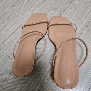 데일리룩 투스트랩뮬