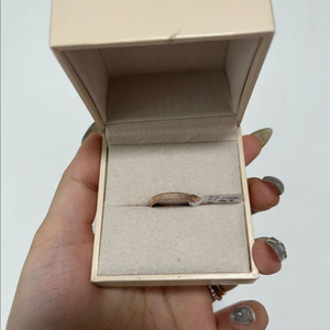루버 패턴이 돋보이는 아름다운 로즈골드의 14k 금반지