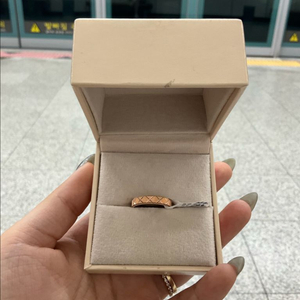 X자 문양이 포인트인 로즈골드 14k 금반지를 판매