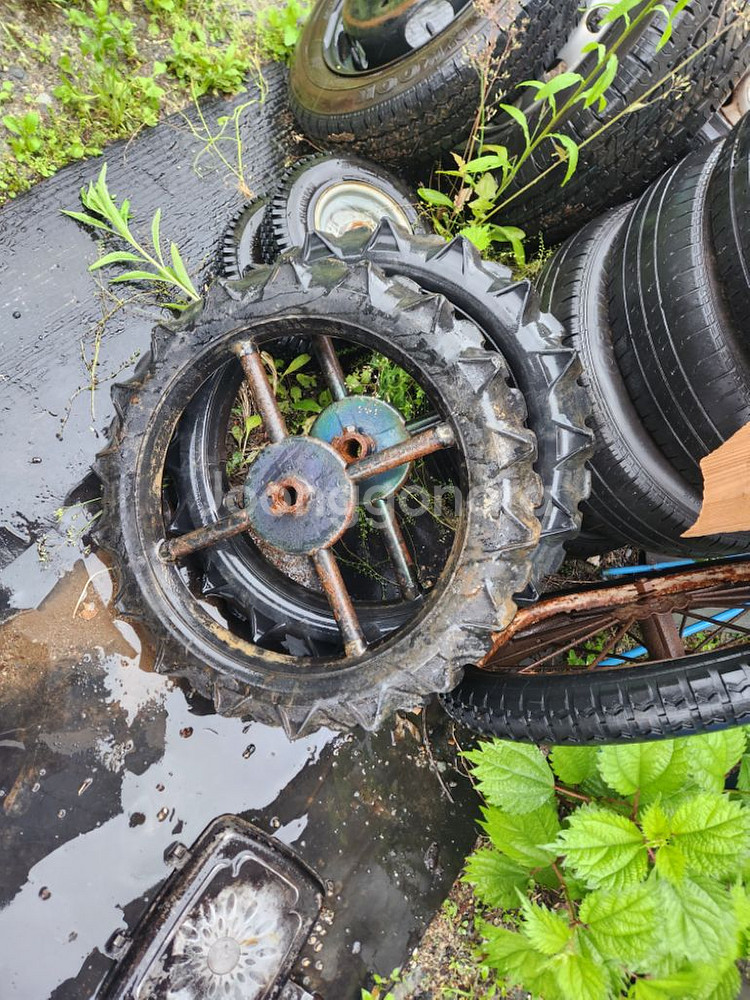 승용이앙기 이앙기 바퀴 발통 타이어 팝니다--0