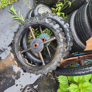 승용이앙기 이앙기 바퀴 발통 타이어 팝니다