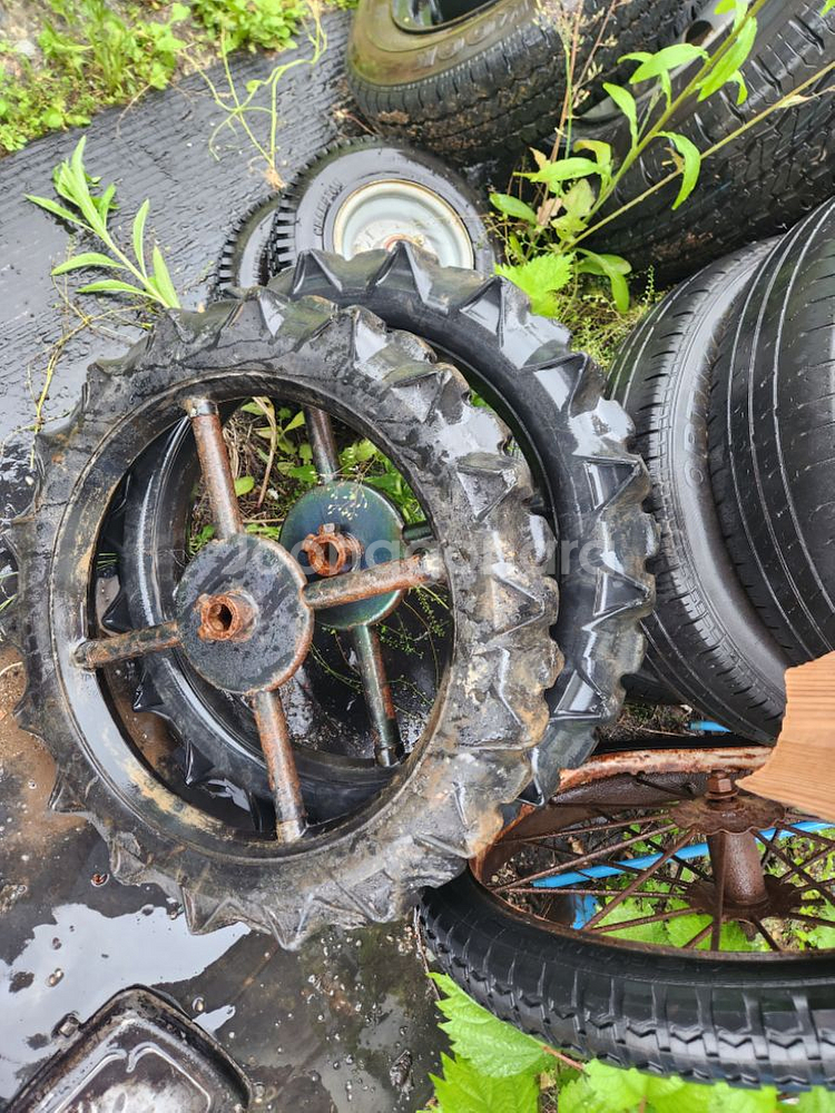 승용이앙기 이앙기 바퀴 발통 타이어 팝니다--1