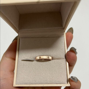 고급스러운 패턴이 돋보이는 로즈골드 14k 금반지 판매