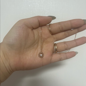아름다운 꽃모양과 모이사나이트의 14k 팬던트목걸이판매