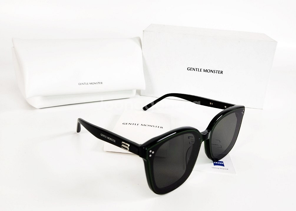 여름 필수품 선글라스--1