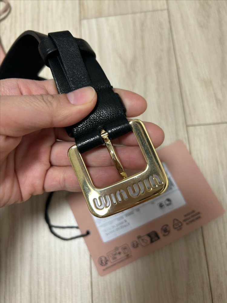 미우미우 로고 벨트 이미지