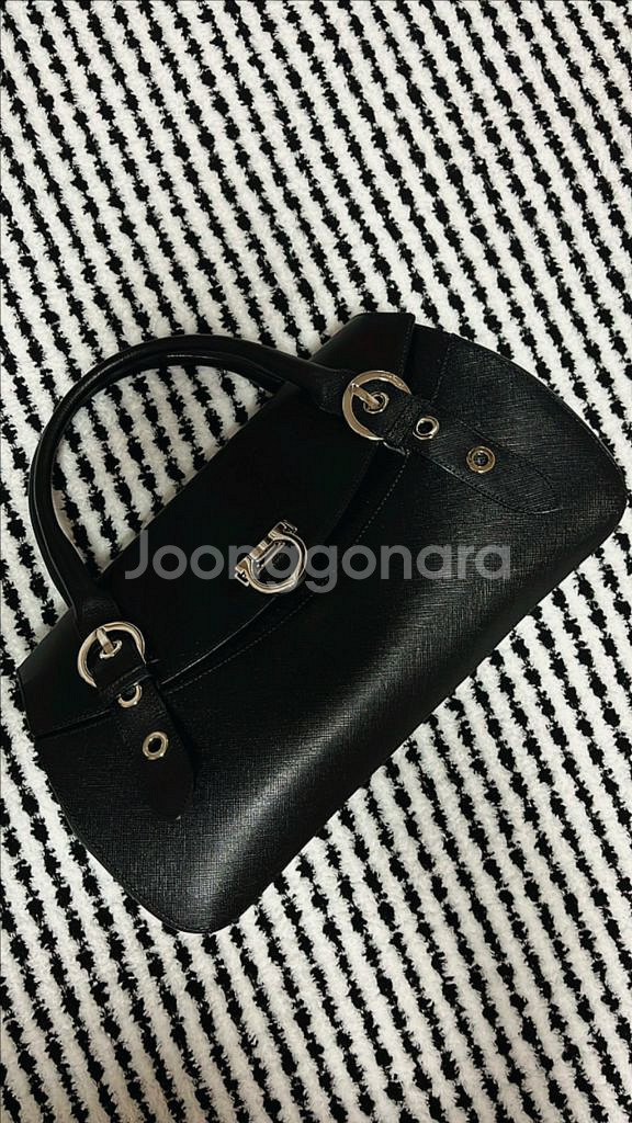 페레가모 간치니 블랙 은장 볼링백 숄더백 토트백--0