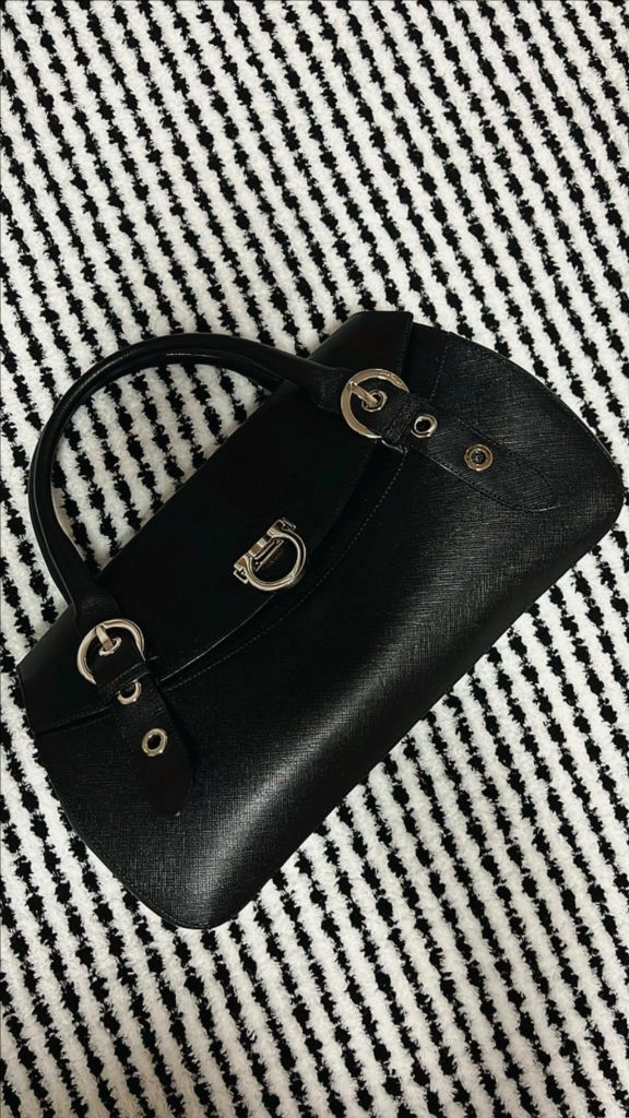 네고O)페레가모 간치니 블랙 은장 볼링백 숄더백 토트백 이미지