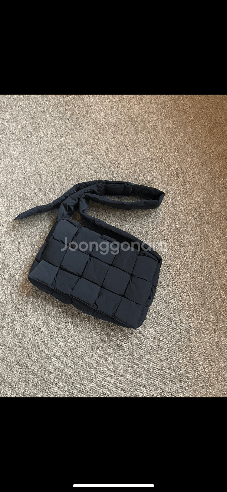 보테가베네타 카세트백_맥시 패딩 블랙--0