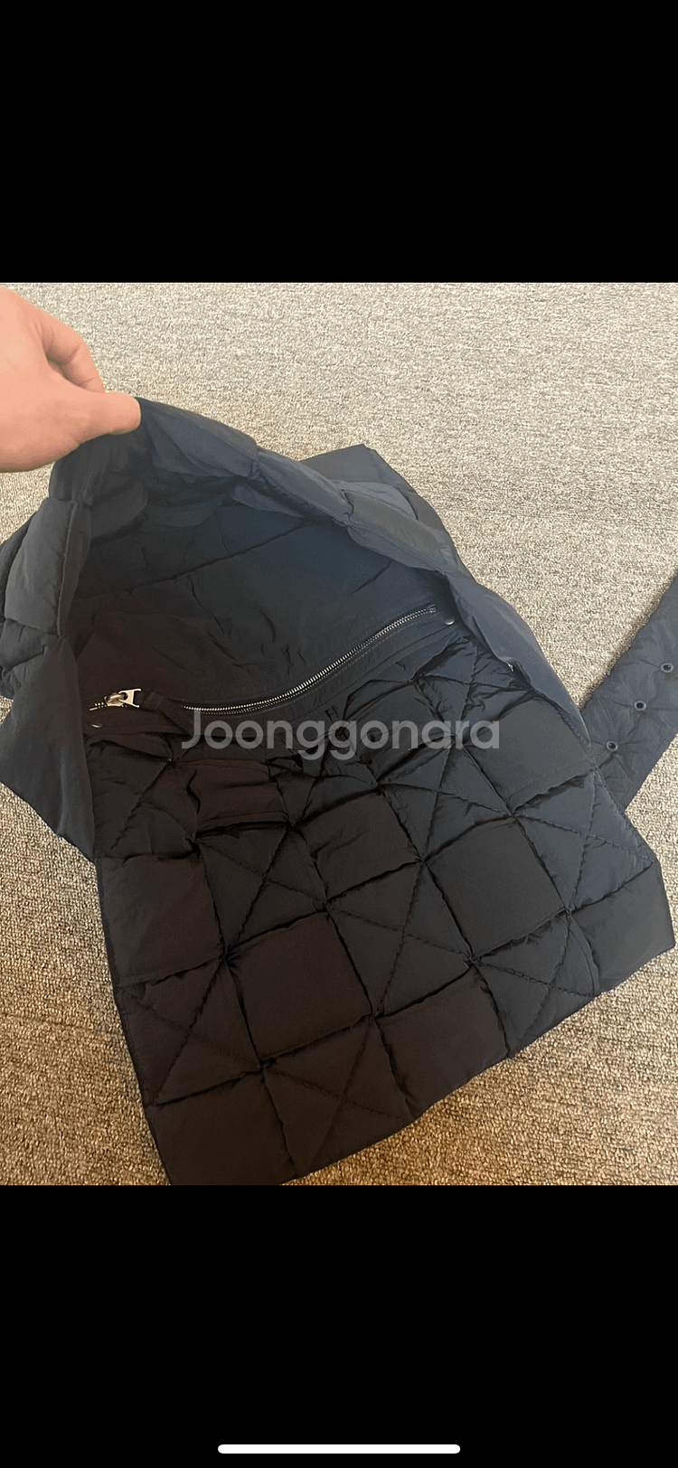 보테가베네타 카세트백_맥시 패딩 블랙--2