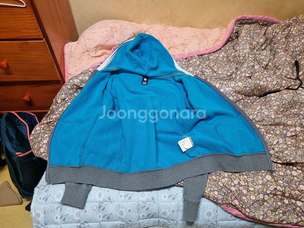 정품 데상트 후드집업 팝니다.--3