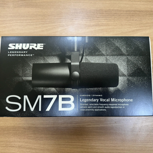 미개봉 새상품 SHURE SM7B 입니다.