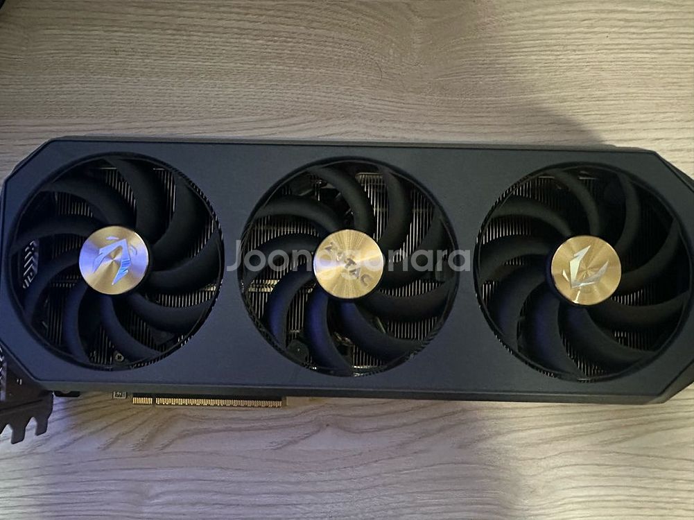 ZOTAC AMP 5090--1