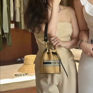 디올 뷰티 복조리가방 버킷백