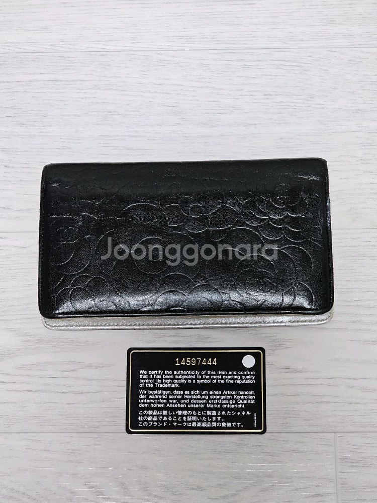 정품 샤넬 은장 까멜리아 장지갑--1