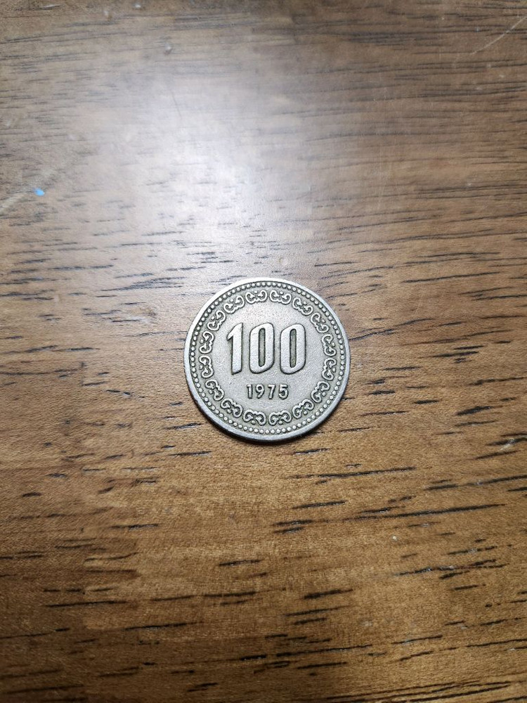 1975년 100원 동전 이미지