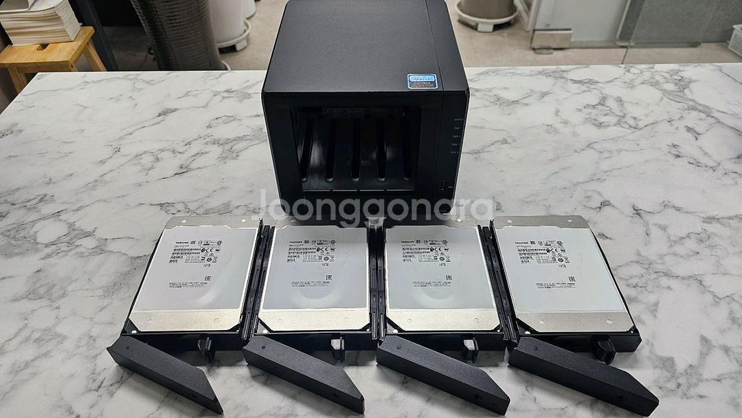시놀로지 DS918+ 14TB HDD 4개 56TB--0