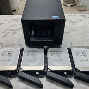 시놀로지 DS918+ 14TB HDD 4개 56TB
