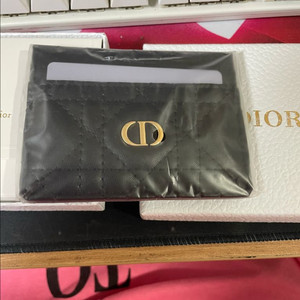디올카드지갑