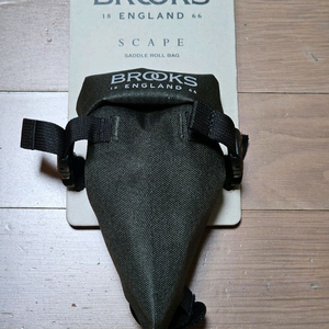 브룩스 Scape Saddle roll bag