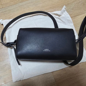 아페쎄 A.P.C 가방 니노 카메라 크로스백