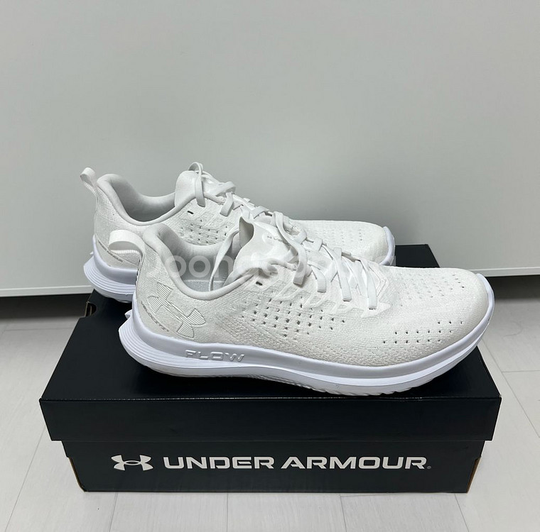 언더아머 Velociti 4 270--0