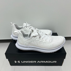 언더아머 Velociti 4 270