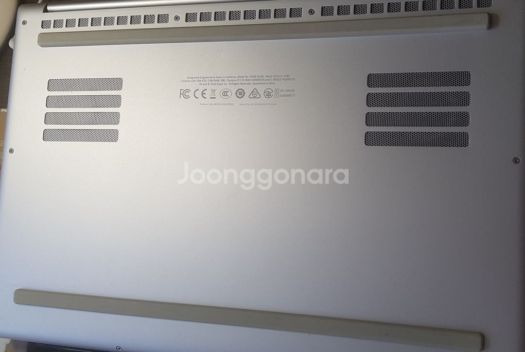 Razer Blade 15.6 머큐리 화이트 노트북--1