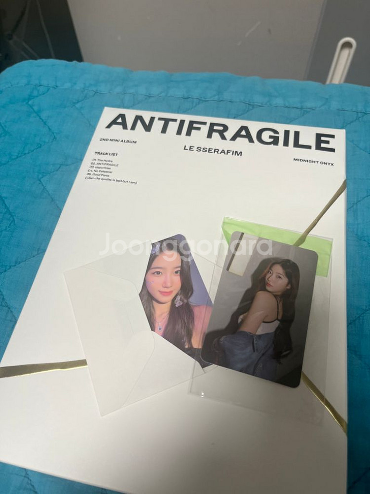 르세라핌 antifragile 개봉앨범 (카즈하 포카)--0