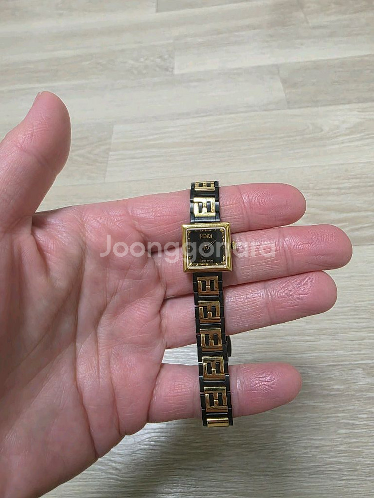 포에버 펜디 스퀘어 정품--0