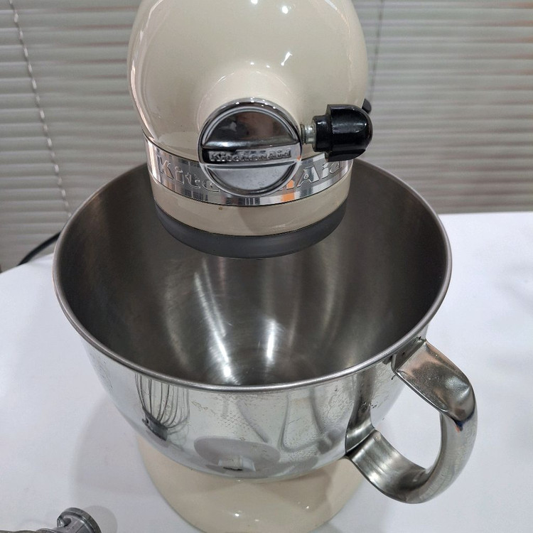 키친에이드 아티잔 5쿼터 반죽기 아몬드컬러 이미지