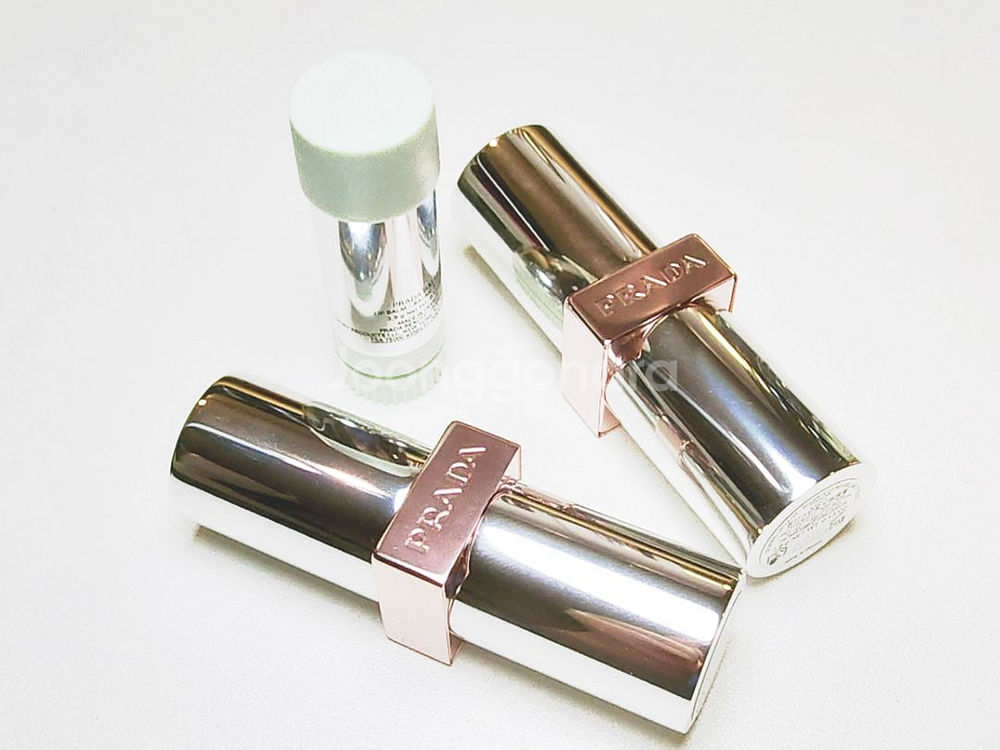 (거의새것) 최신상 프라다 글로우 밤 U014 U016--1