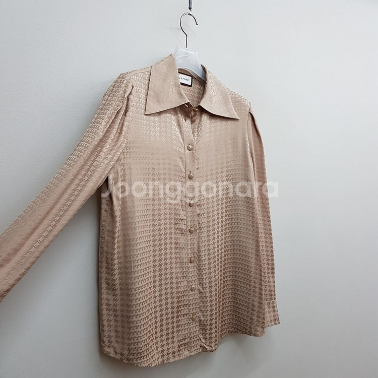 모조에스핀 21ss 하운드투스 자카드 새틴 블라우스--2