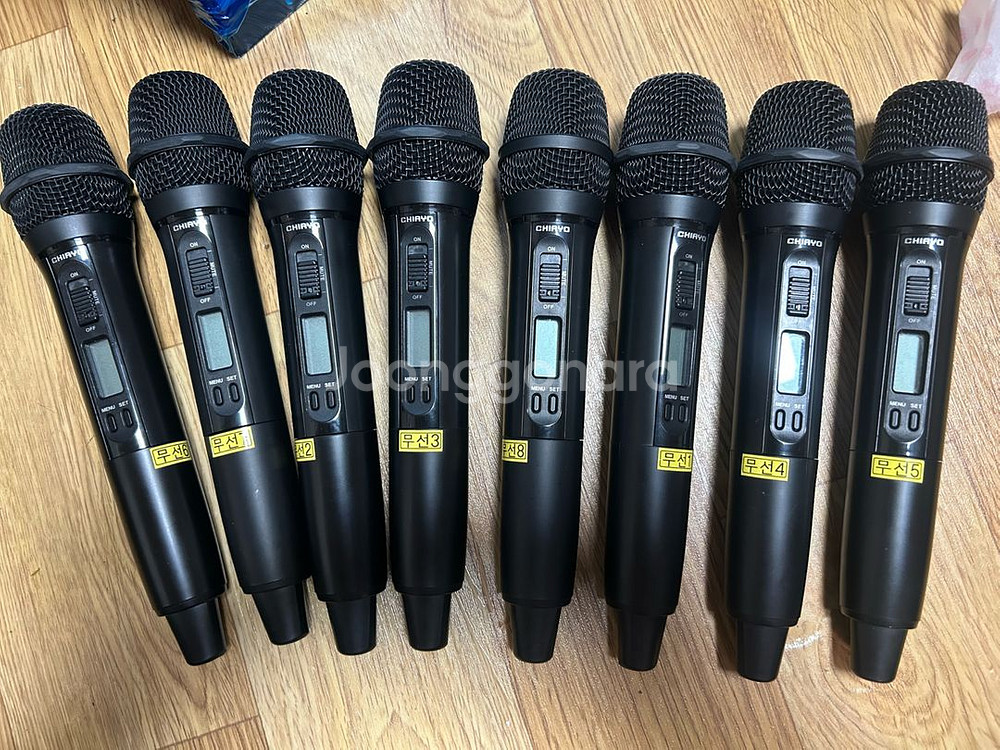 대만제 무선마이크8체널입니다--0
