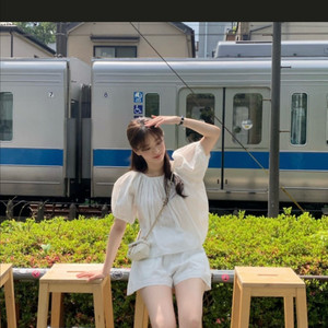모도마켓 닐블라우스 새상품