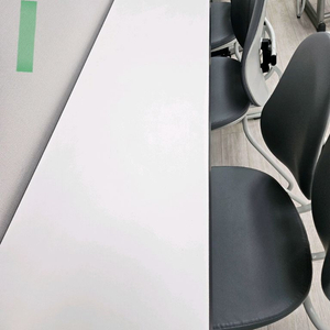 바퀴달린 긴 책상 2개