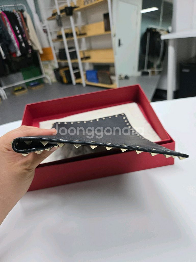 발렌티노 락스터드 클러치--2