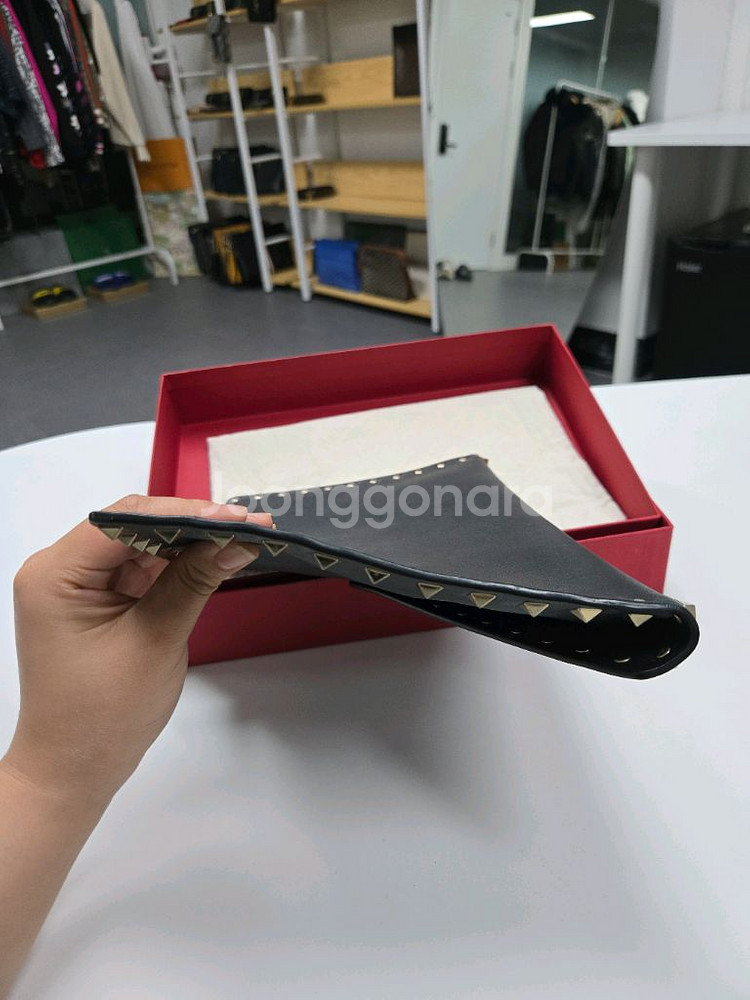 발렌티노 락스터드 클러치--4