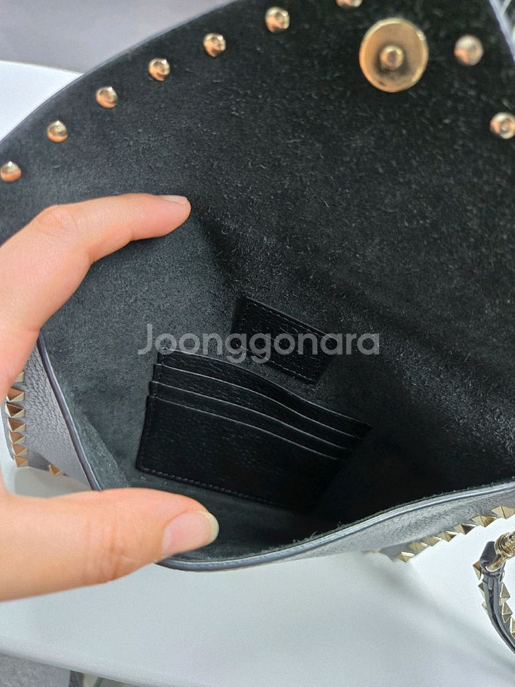 발렌티노 락스터드 스트랩 클러치--6