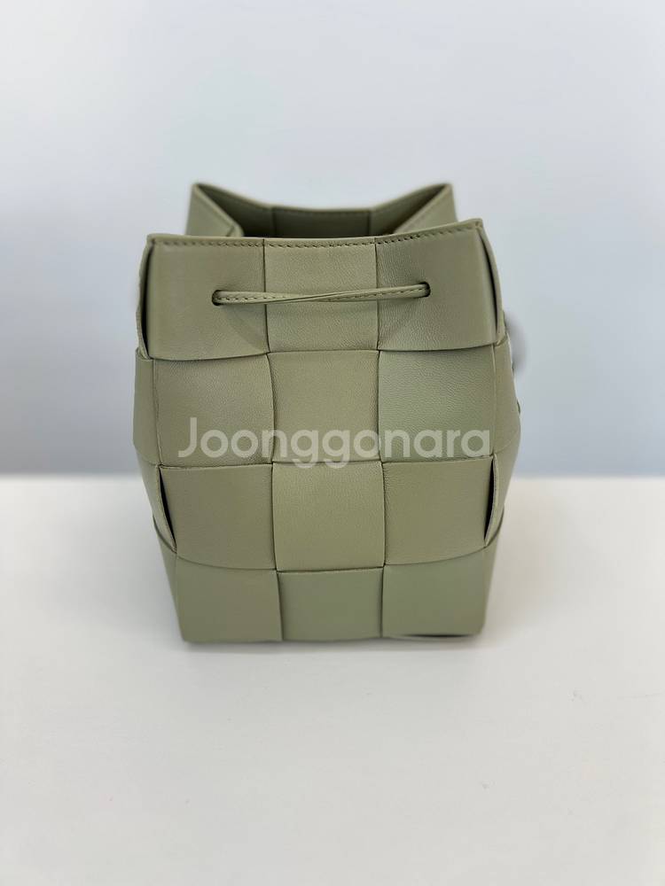 [럭스올 울산점] 보테가베네타 스몰 레더 카세트 버킷백--2