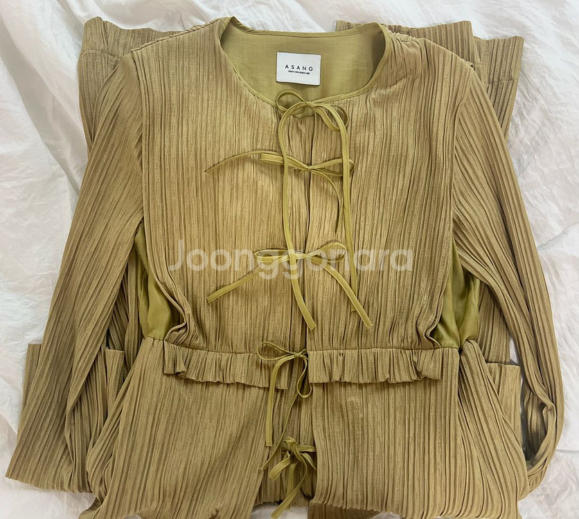 아상 리본 플리츠 로브 올리브컬러--0