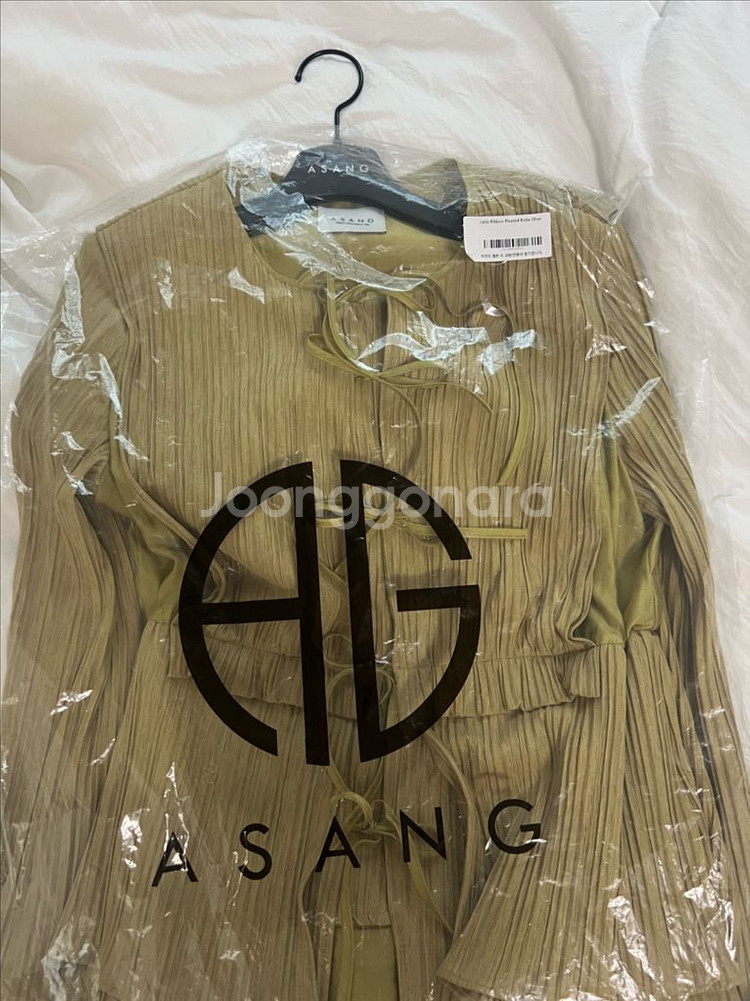 아상 리본 플리츠 로브 올리브컬러--2