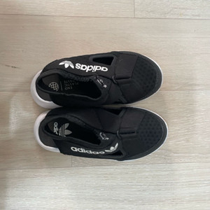 아디다스 키즈 샌들 팝니다