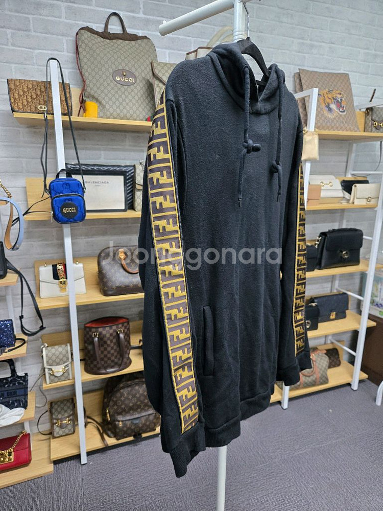 [정품]펜디 사이드로고 후드티--1