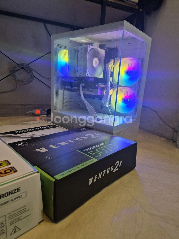 영상편집 게이밍 RTX5070 라이젠9600X 화이트--3