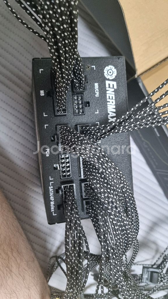 ENERMAX Platimax D.F. 1050W 파워--4