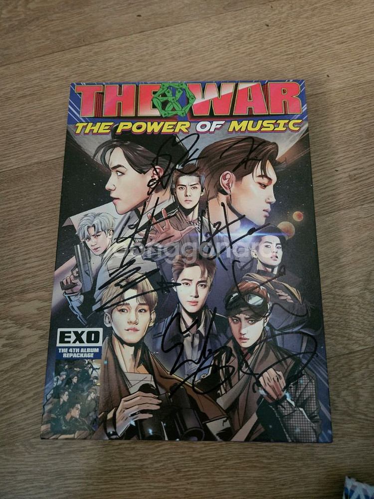 엑소 4집 리패키지 (멤버 전원 친필싸인)--2