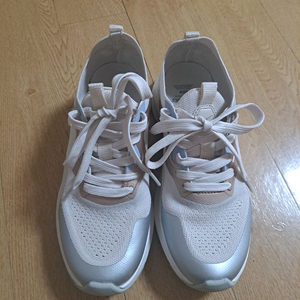 프로스펙스 운동화 230 조금 크게 나왔어요