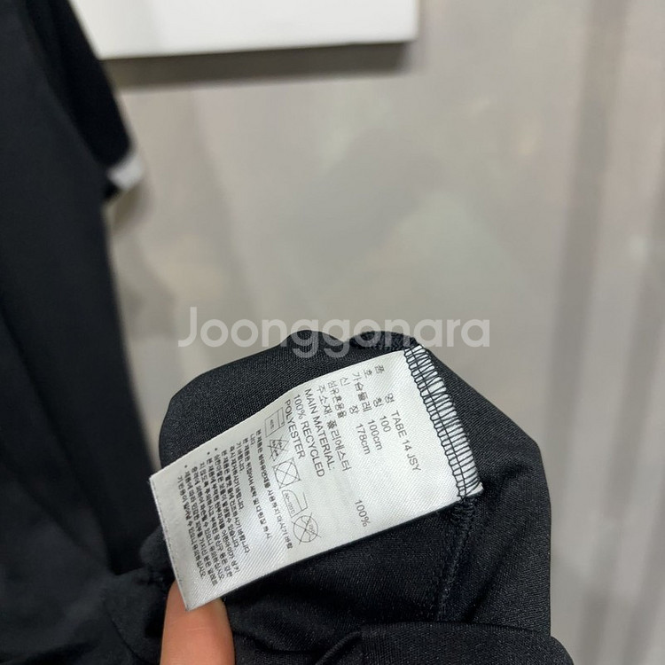 (100) 아디다스 스포츠 스트릿 기능성 브이넥 반팔티--1