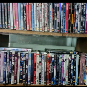 정품 외국영화 DVD 한편당 2천원에 판매해요